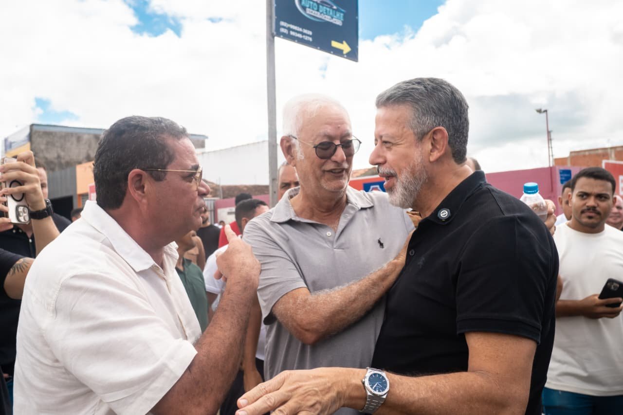 De Capela a São Luís do Quitunde, passando por Atalaia e Coruripe, Arthur Lira lidera inaugurações e recebe cada vez mais apoio popular