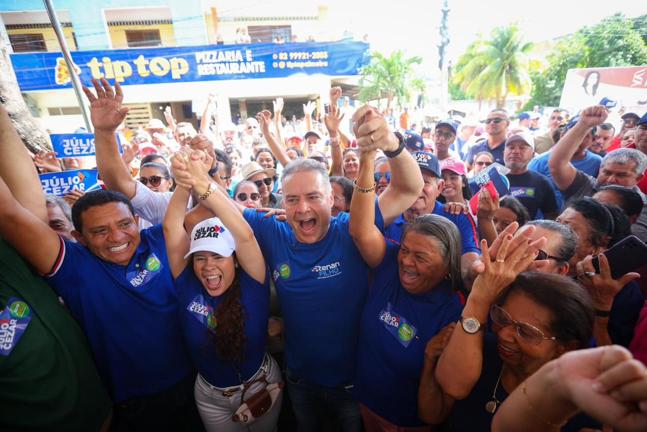 Caravana de Renan Filho volta a arrastar multidão, agora no Agreste e Sertão