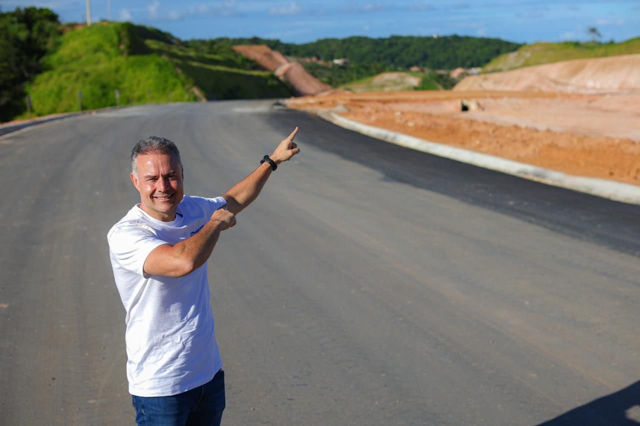 ASSISTA AO VÍDEO: Renan Filho visita obras de duplicação da AL-101 Norte e defende ampliação até Maragogi