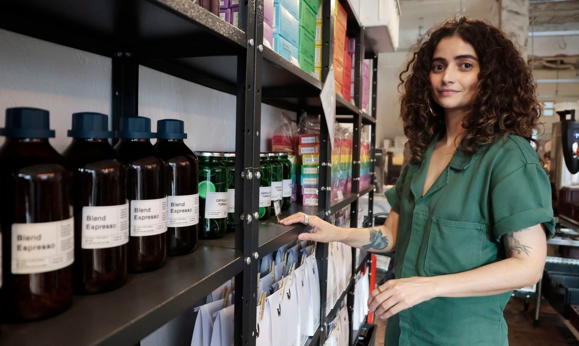 Escola de baristas troca jornada e vê faturamento aumentar