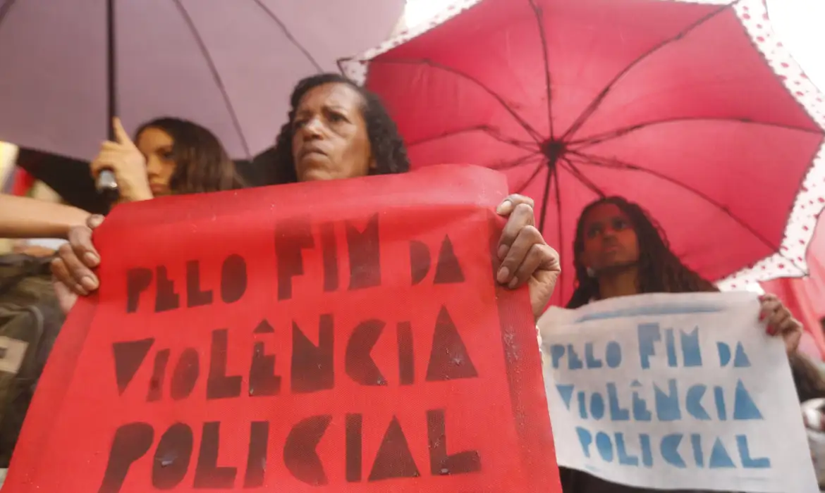 Documento revela verdade sobre chacinas na Favela Nova Brasília Documento revela verdade sobre chacinas na Favela Nova Brasília