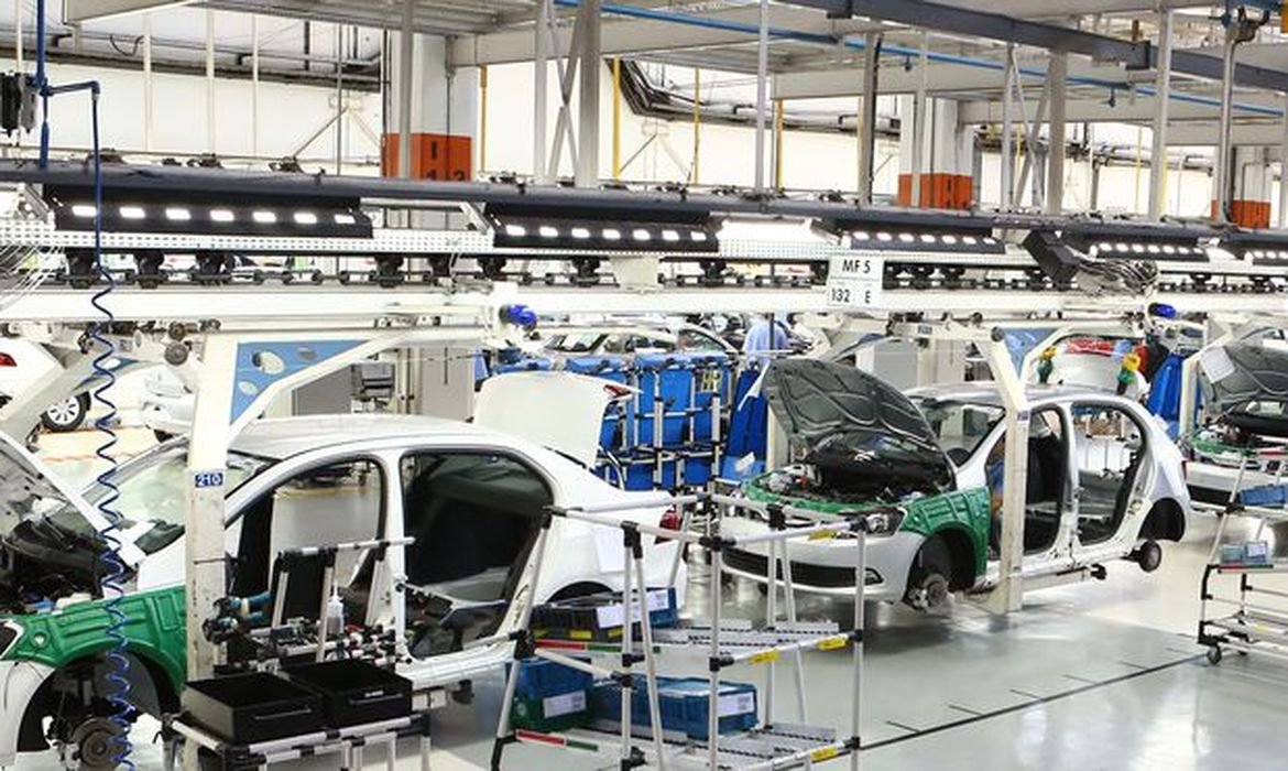 Lula enfatiza competitividade da indústria automobilística brasileira