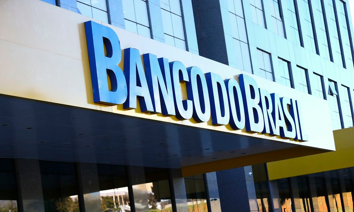 Banco do Brasil registra queda de 54% no lucro