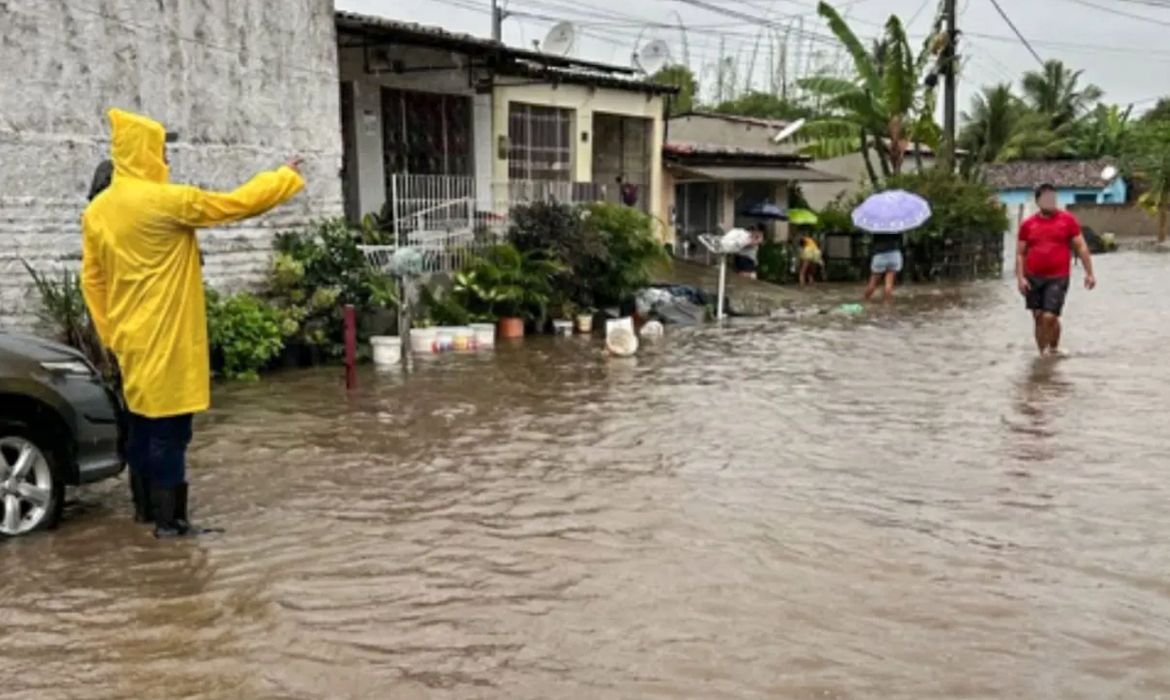 Deslocamento de 9,4 mil pessoas em Pernambuco por chuvas