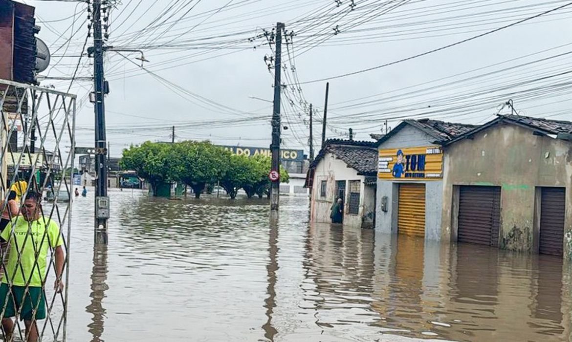 Emergência em Pernambuco e Paraíba devido a fortes chuvas