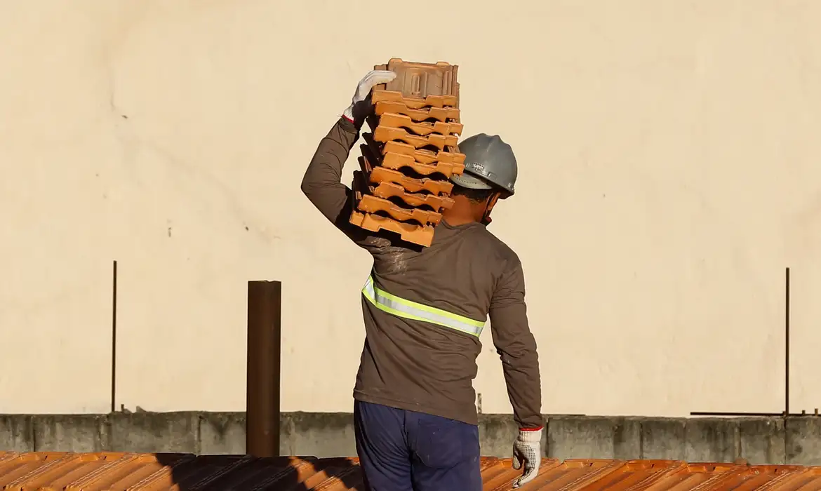 Redução de juros no Reforma Casa Brasil para famílias de baixa renda