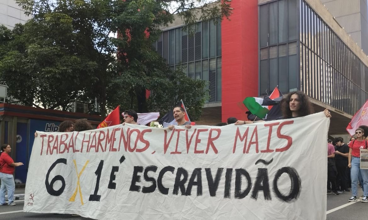 Trabalhadores clamam por mais descanso: fim da escala 6×1 em pauta