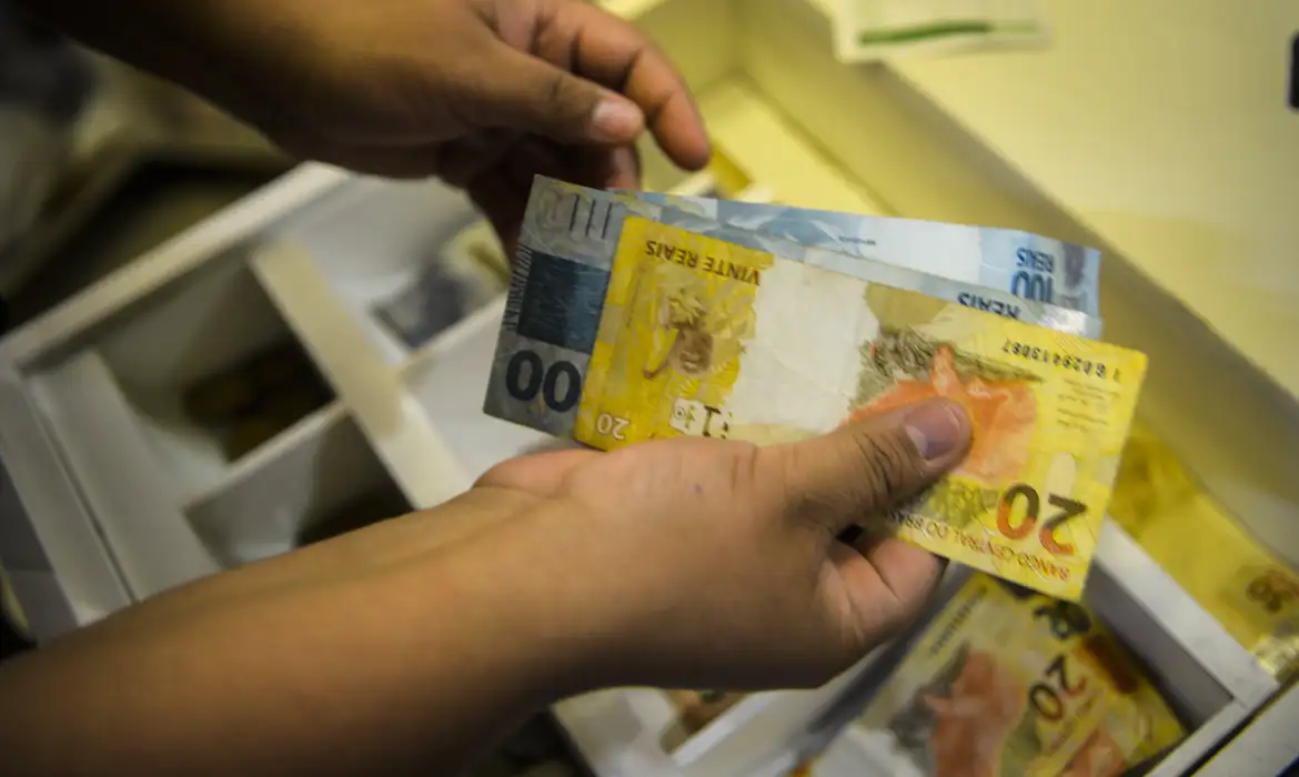 Rendimento do trabalhador atinge recorde no Brasil