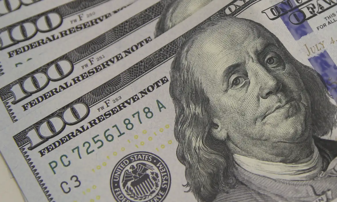 Dólar atinge R$ 5,06 e mercado apresenta instabilidade