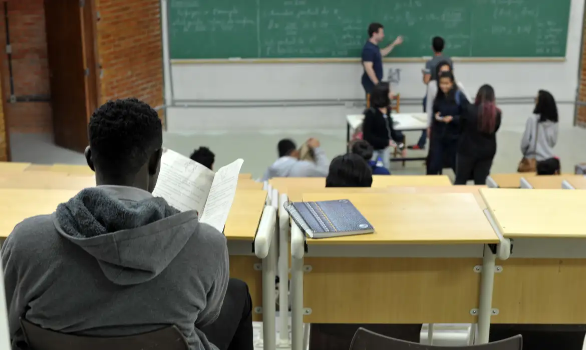 Estudante deverá indenizar por ocupação indevida de cota racial