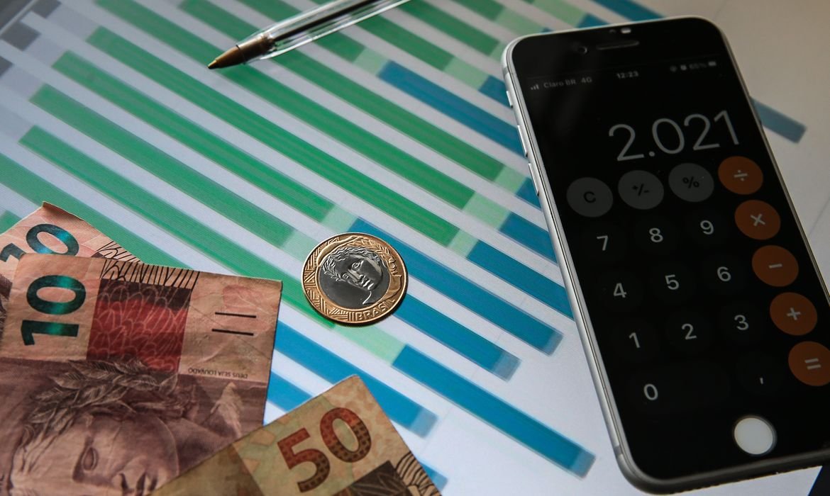 Nova calculadora facilita renegociação de dívidas no Brasil