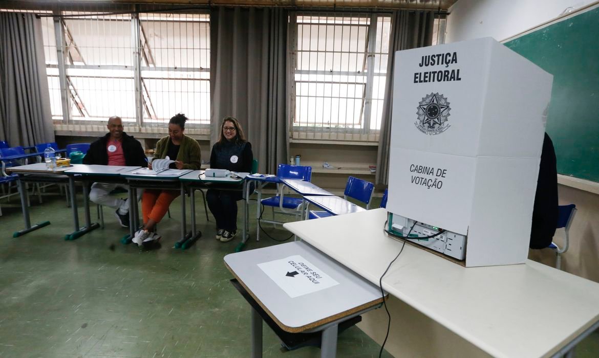 Prazo para título de eleitor termina nesta quarta-feira