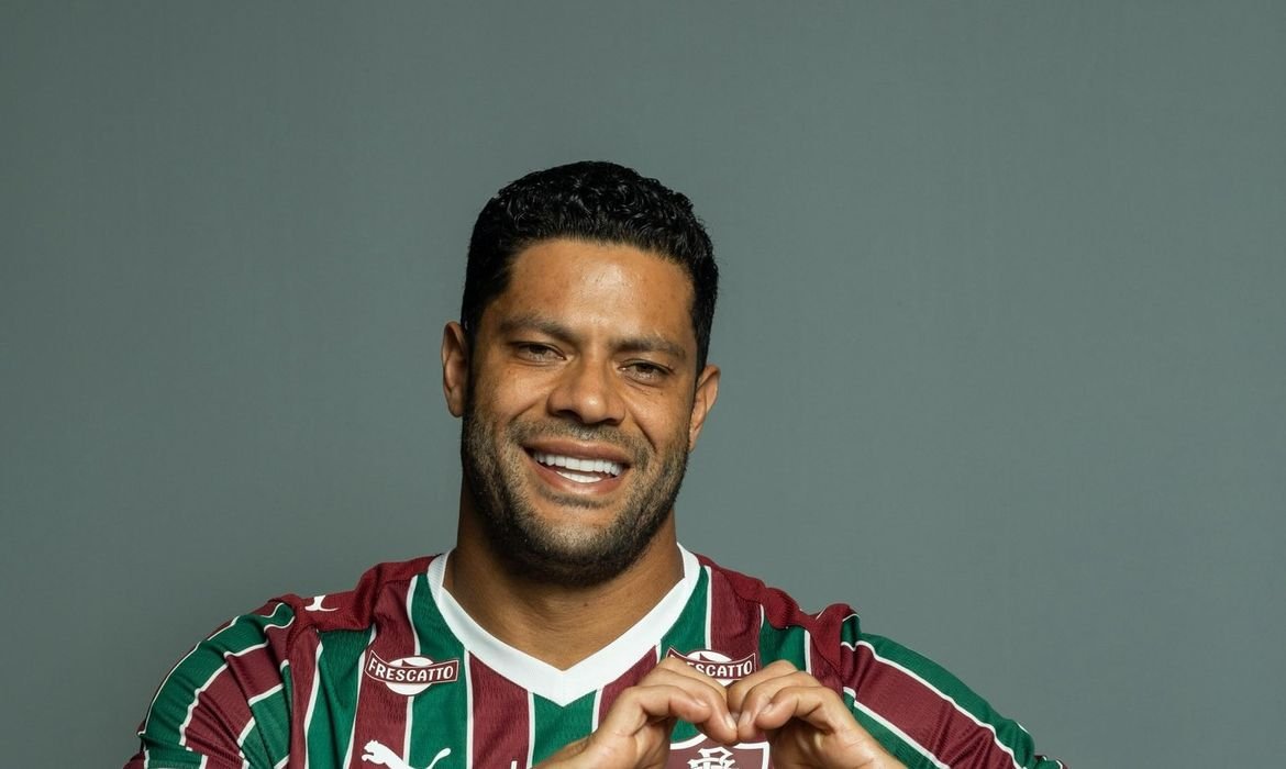 Fluminense contrata Hulk até dezembro de 2027