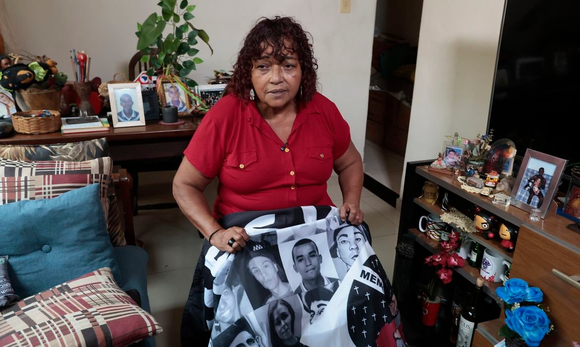 Memórias de uma Mãe: 20 Anos dos Crimes de Maio Memórias de uma Mãe: 20 Anos dos Crimes de Maio