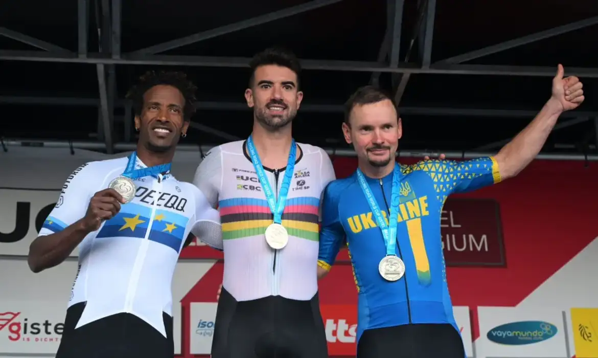 Lauro Chaman conquista ouro na Copa do Mundo de ciclismo