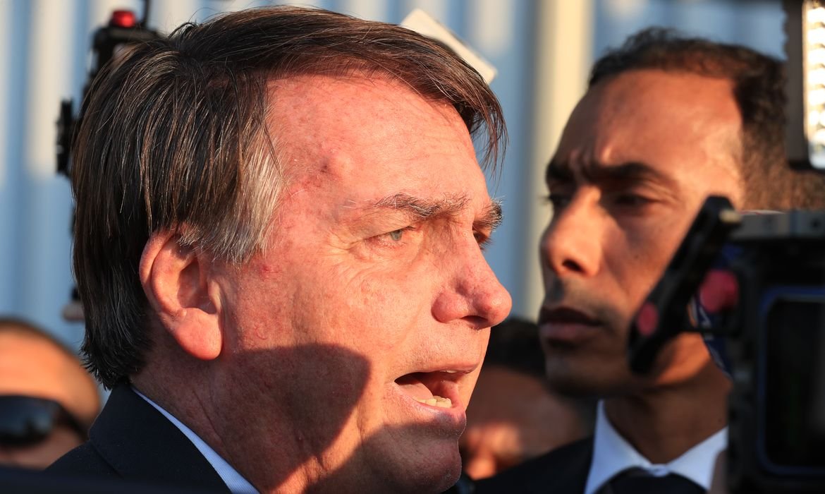 Ex-presidente Bolsonaro recebe alta após cirurgia no ombro