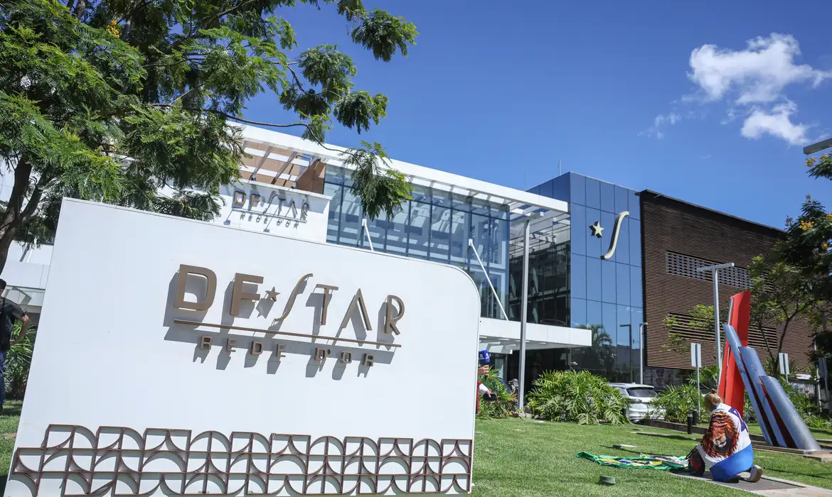 Estado de saúde de Bolsonaro após cirurgia no ombro é estável