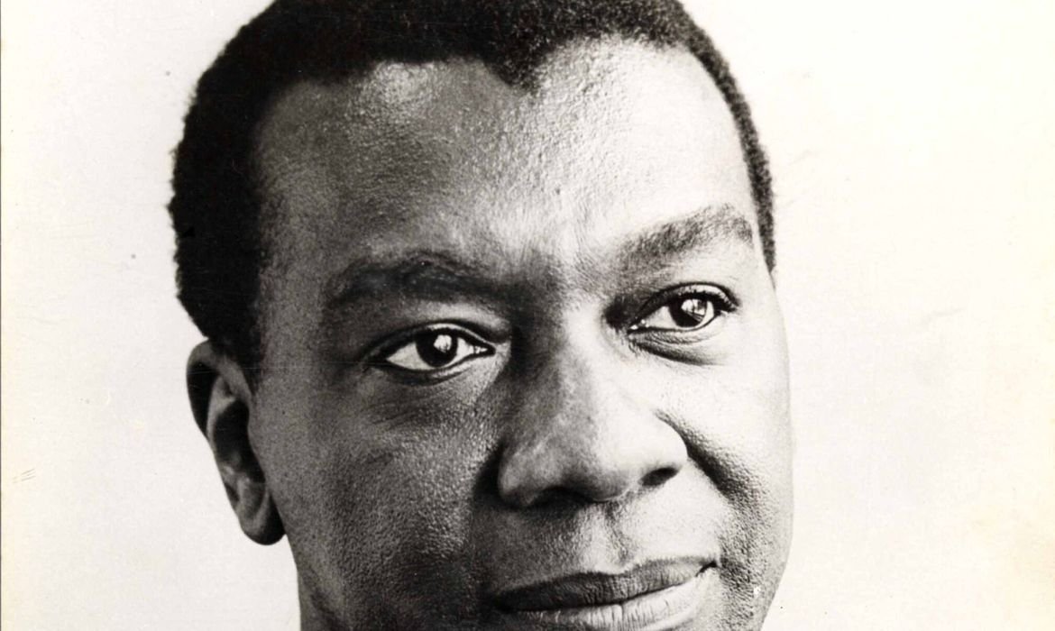 Fliaraxá homenageia Milton Santos em festival literário