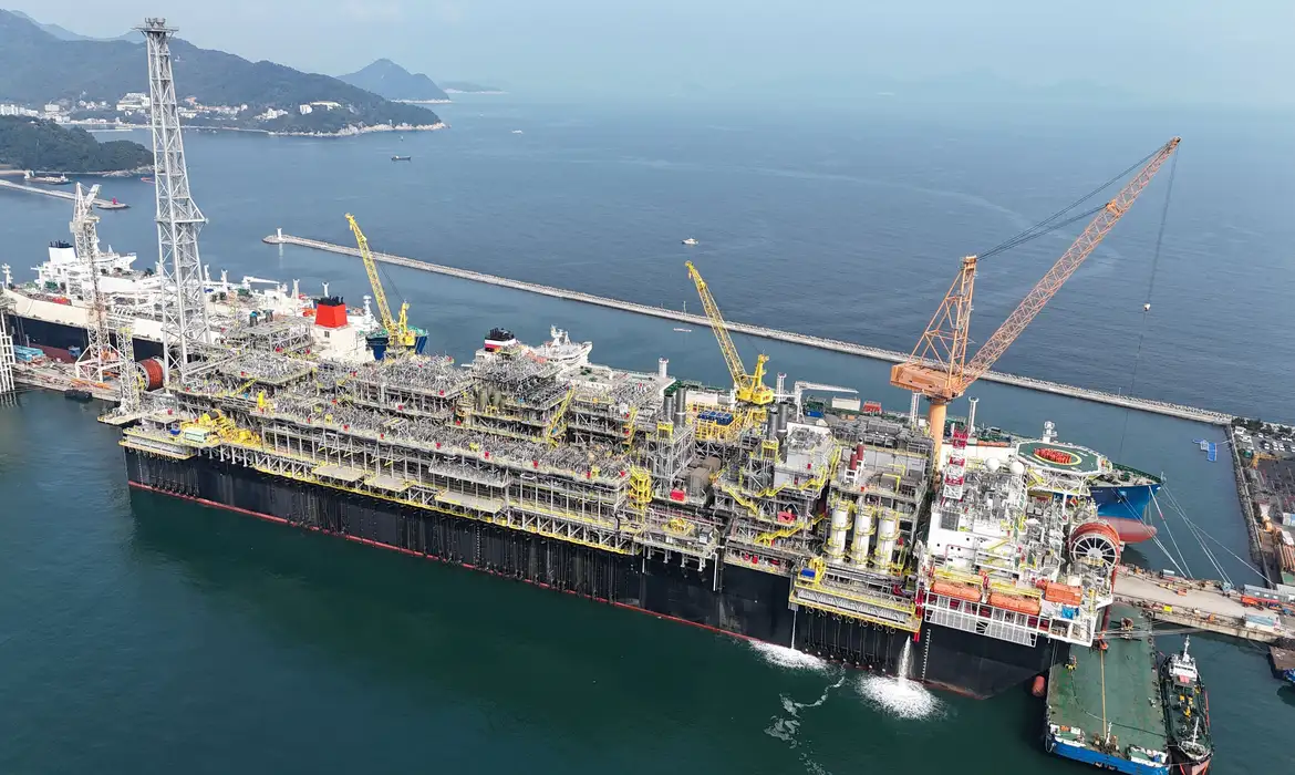 Início da operação da P-79 aumenta produção de petróleo no Brasil