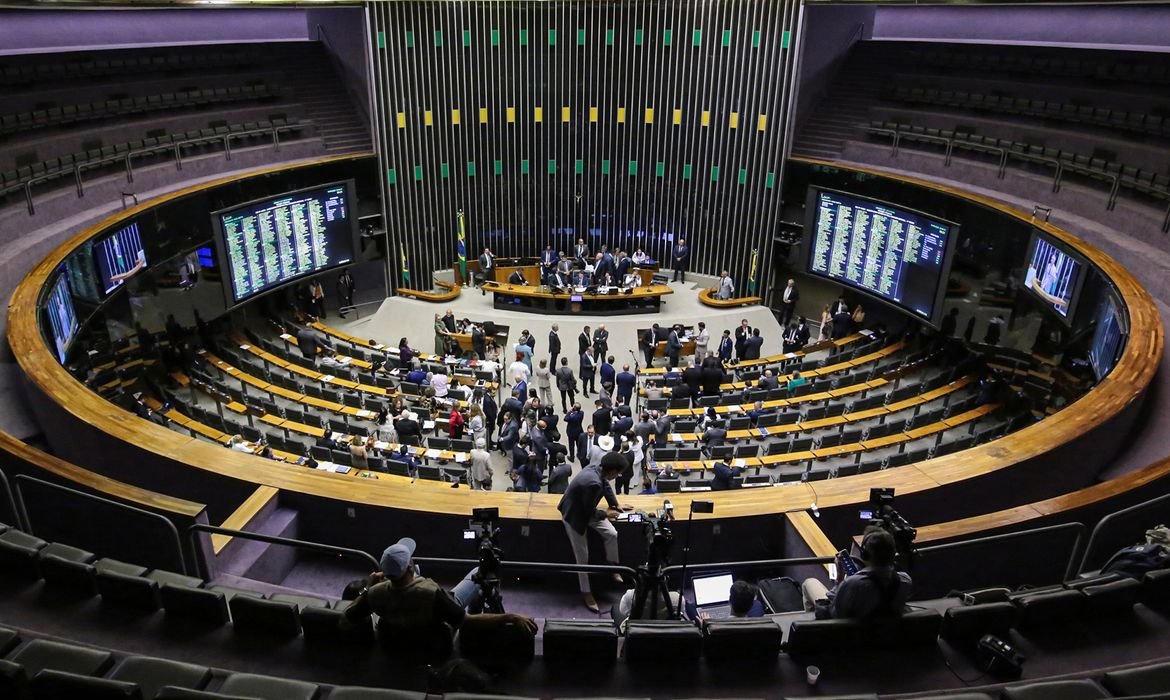 Câmara analisa proposta para Política Nacional de Minerais Críticos