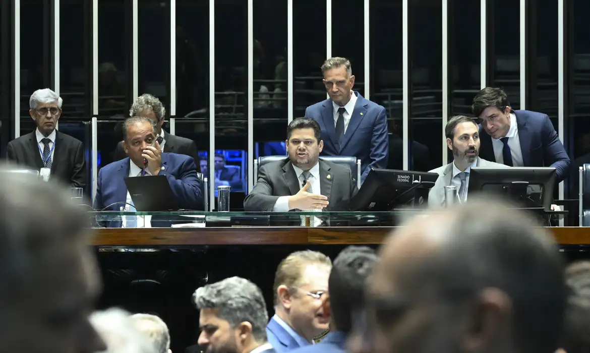 Senador Alcolumbre promulga Lei da Dosimetria
