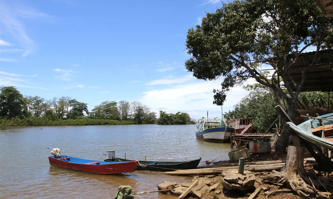 Início do monitoramento da água do Rio Doce pela Funasa