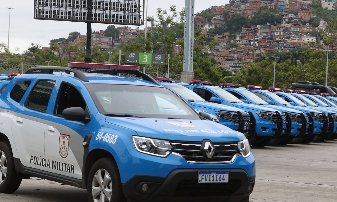 Policiais militares são denunciados por assassinato no Rio Policiais militares são denunciados por assassinato no Rio