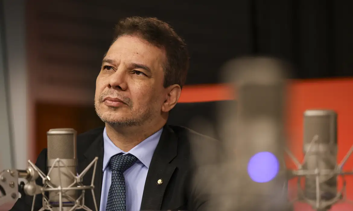 Brasil lança programa de R$ 11 bilhões contra crime organizado