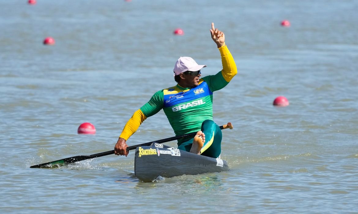 Isaquias Queiroz conquista prata na Copa do Mundo de Canoagem