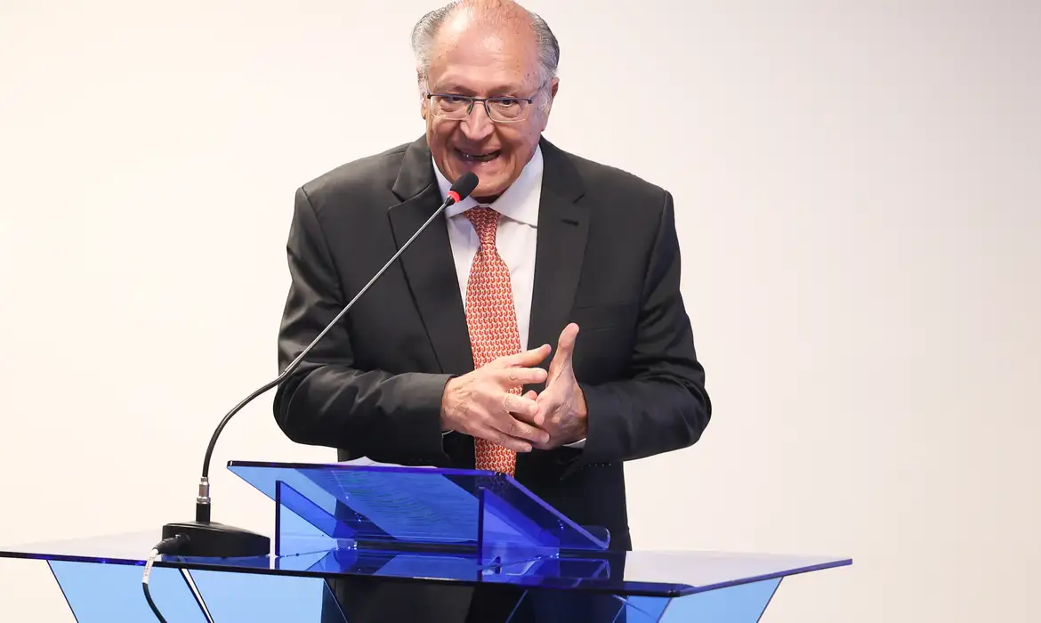 Alckmin busca aprovação para obras da Transnordestina junto ao TCU Alckmin busca aprovação para obras da Transnordestina junto ao TCU