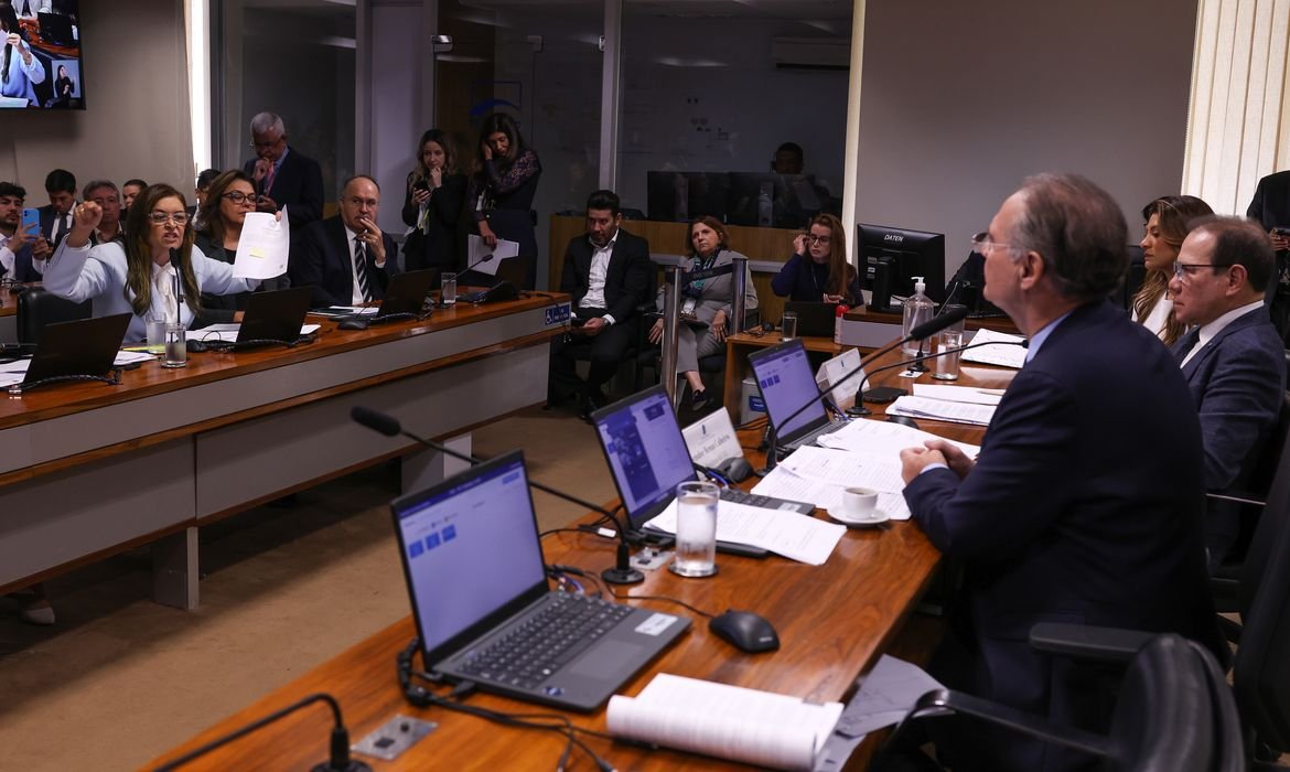 Senadores demandam clareza sobre situação financeira do BRB Senadores demandam clareza sobre situação financeira do BRB