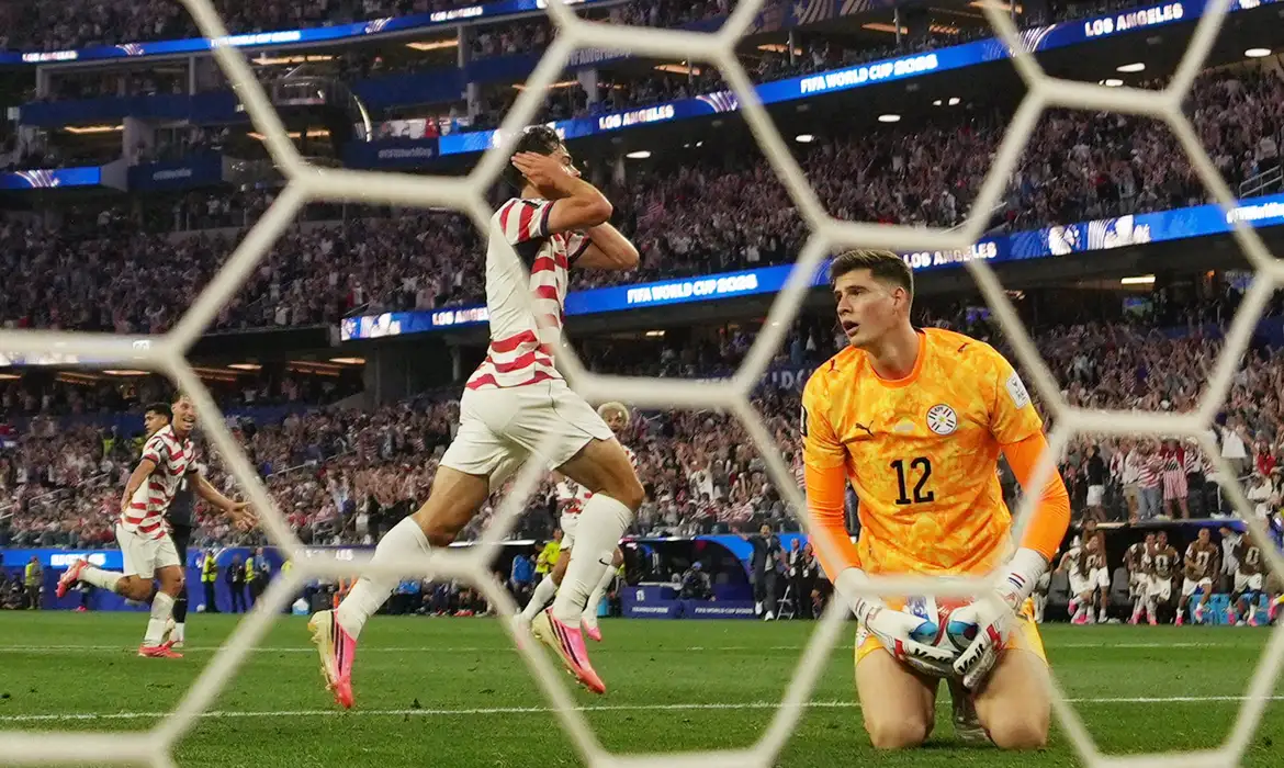 EUA inicia Copa do Mundo com vitória expressiva sobre Paraguai EUA inicia Copa do Mundo com vitória expressiva sobre Paraguai