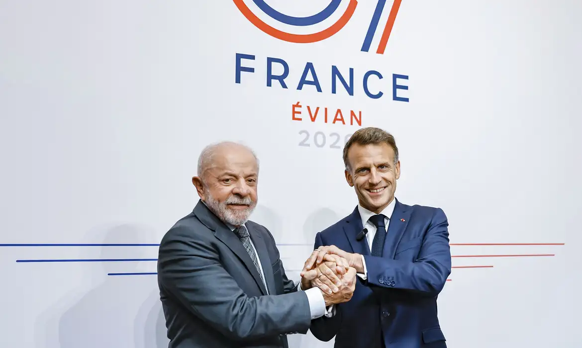 Lula se reúne com líderes da França e Suíça durante G7 Lula se reúne com líderes da França e Suíça durante G7