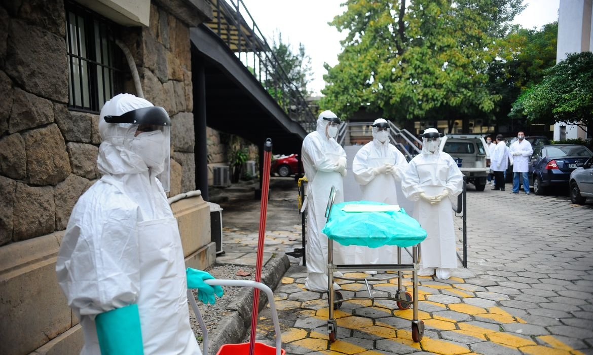 Protestos no Quênia resultam em morte e tensão por centro de ebola