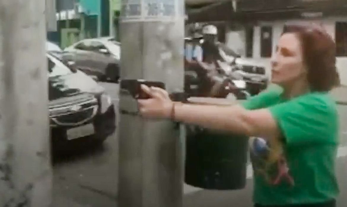 Repúdio de entidades à prisão de jornalista após ataque de Zambelli