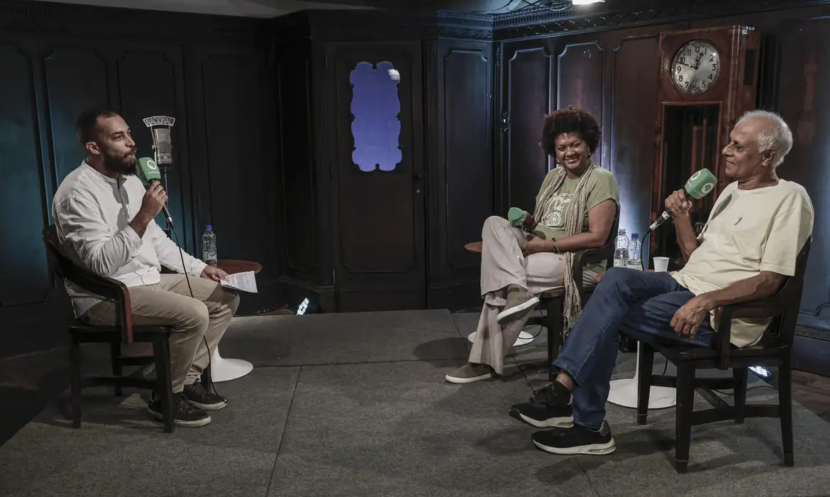 Estréia do documentário de 90 episódios destaca a história da Rádio Nacional
