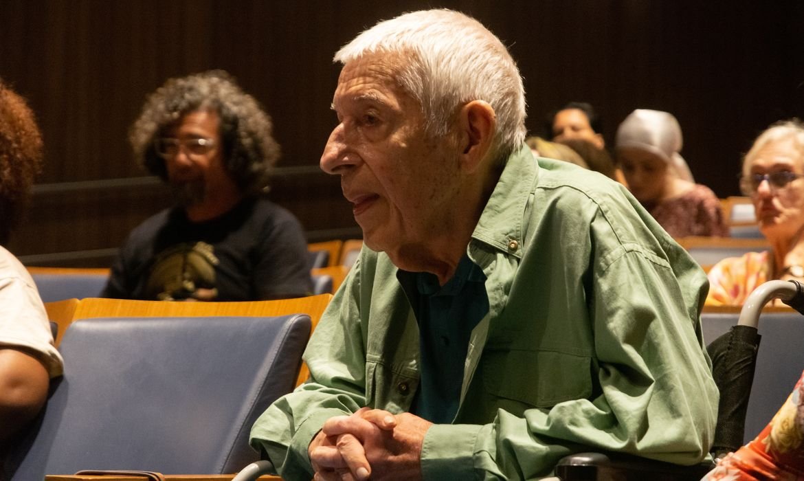 Falece o cineasta Orlando Senna aos 86 anos