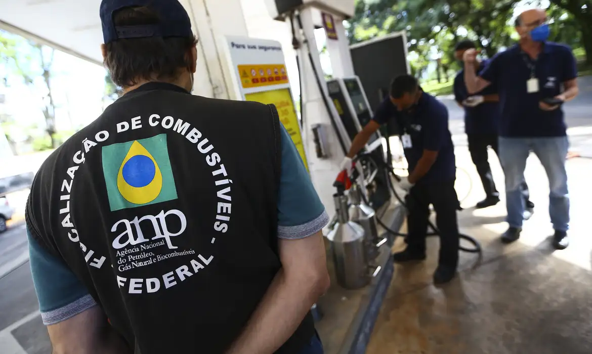 ANP realiza 21 autuações por preços abusivos de combustíveis ANP realiza 21 autuações por preços abusivos de combustíveis