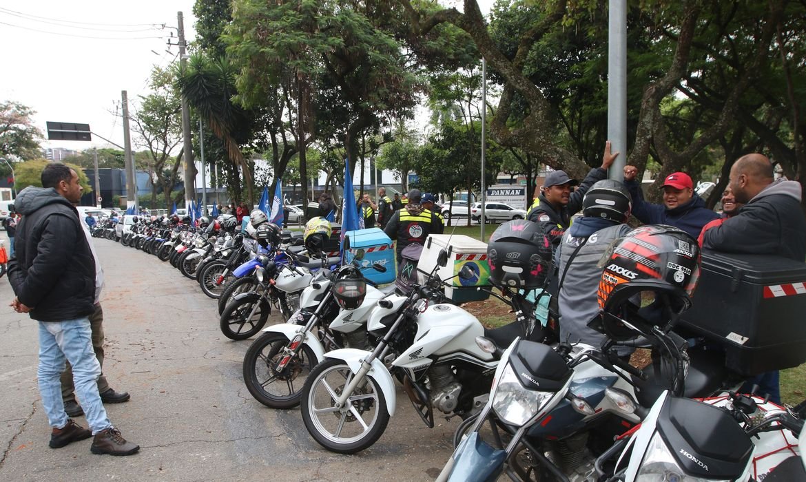 Governo lança crédito para motociclistas de aplicativos