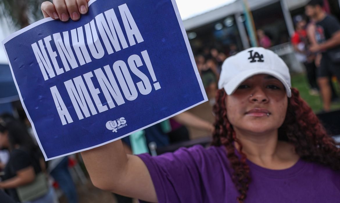 Programa A Voz do Brasil promoverá apoio a mulheres em risco Programa A Voz do Brasil promoverá apoio a mulheres em risco
