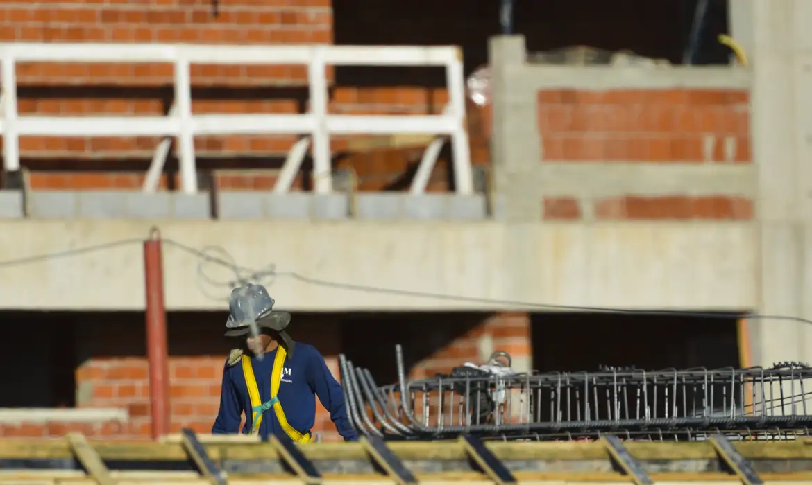 Indústria da Construção Civil Emprega 2,5 Milhões e Gera R$ 95,6 Bi