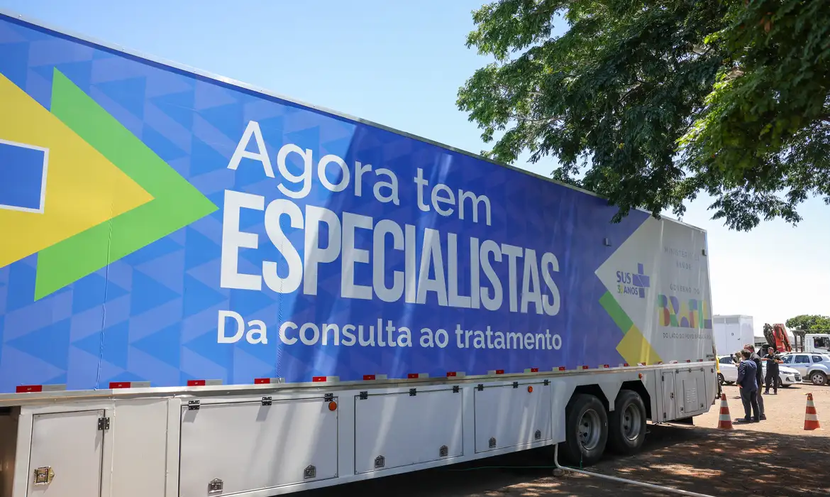 Carreta de saúde da mulher é lançada em Manguinhos