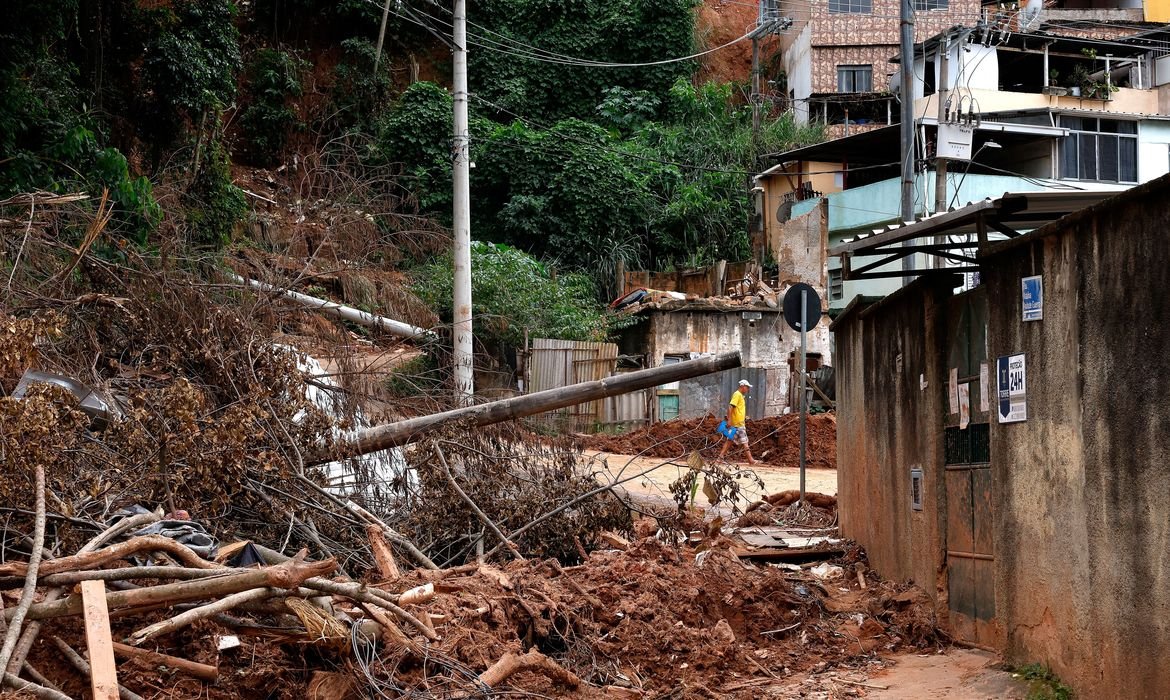 Auxílio-Reconstrução chega a quase 5 mil famílias em MG