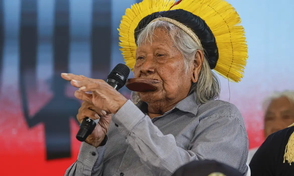 Cacique Raoni é internado novamente em estado crítico