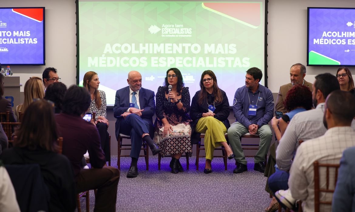 Rio de Janeiro recebe 50 novos médicos especialistas
