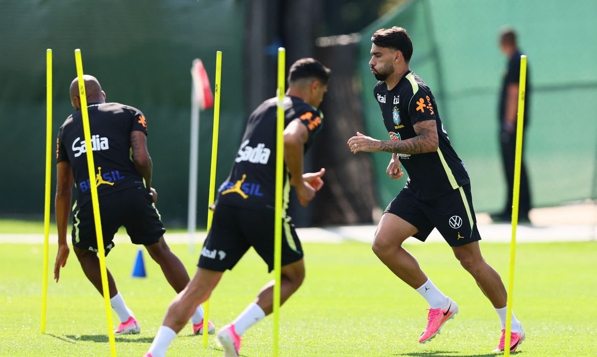 Treinos da seleção brasileira iniciam para duelo contra o Haiti