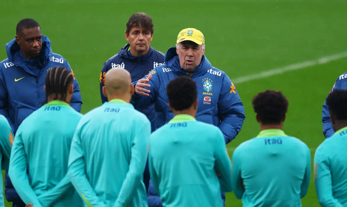 Ancelotti mantém mistério sobre a escalação antes da Copa