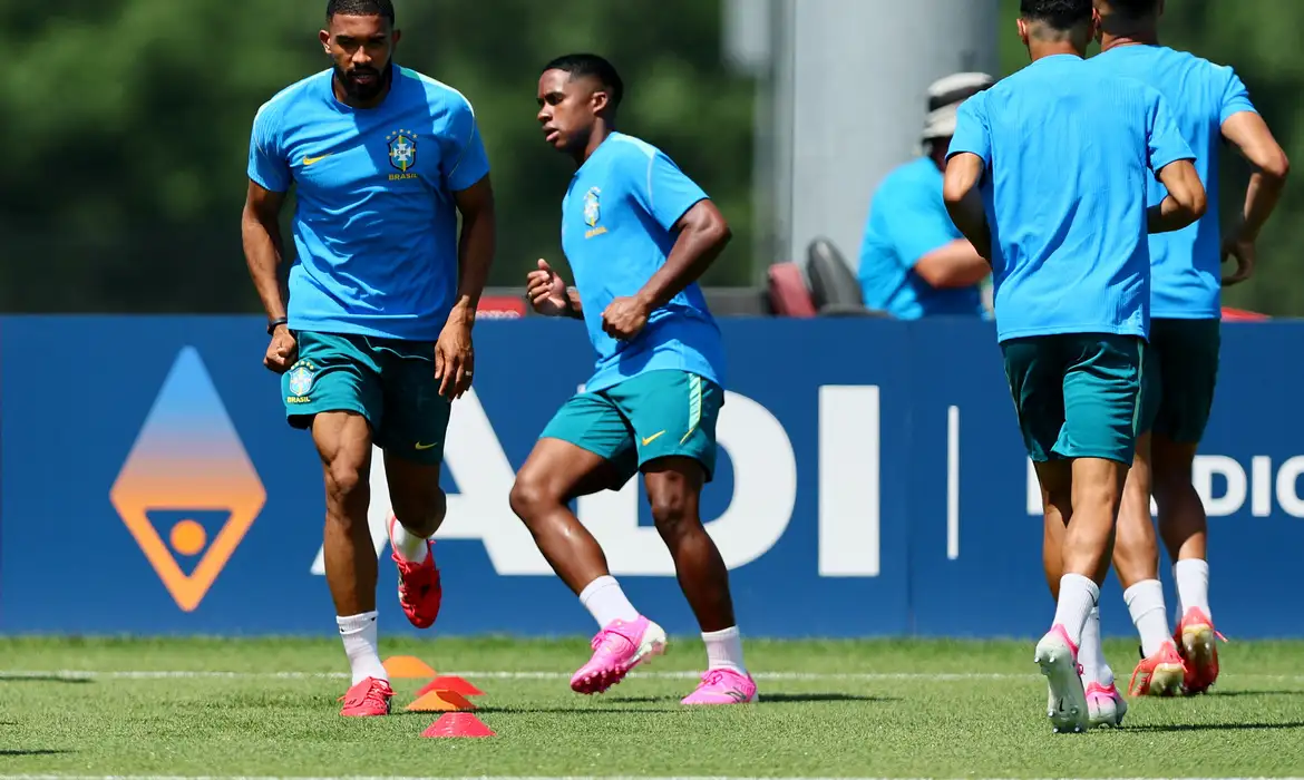 Brasil se prepara para estreia na Copa sem Neymar