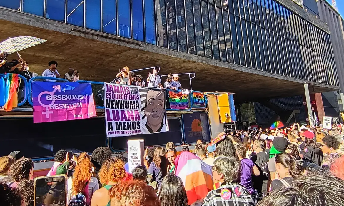 Caminhada em São Paulo destaca luta de mulheres lésbicas e bissexuais Caminhada em São Paulo destaca luta de mulheres lésbicas e bissexuais