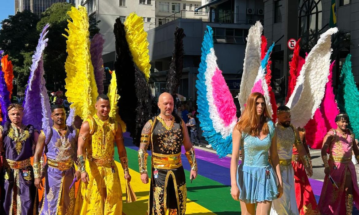 Parada do Orgulho LGBT+ celebra 30 anos com mensagem de resistência